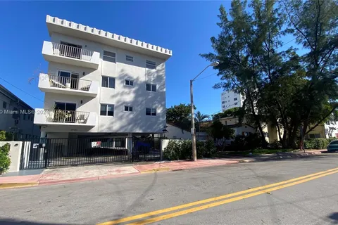 7925 Carlyle Ave # 404, Miami Beach FL 33141