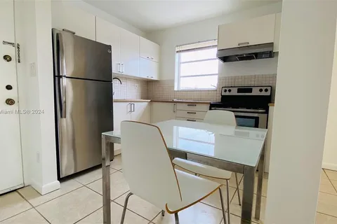 7925 Carlyle Ave # 404, Miami Beach FL 33141