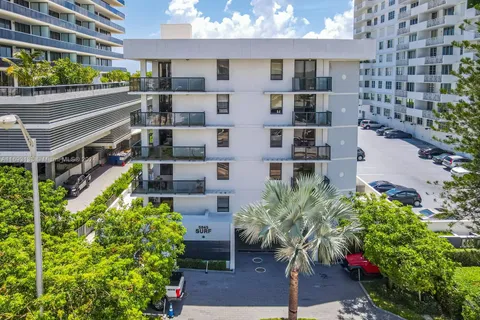 5845 Collins Ave # 201, Miami Beach FL 33140