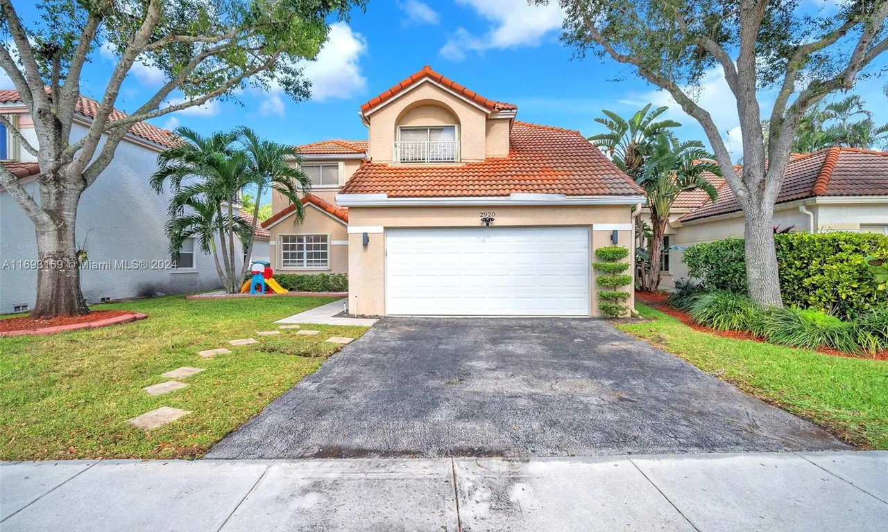 2920 Oak Park Cir, Davie FL 33328