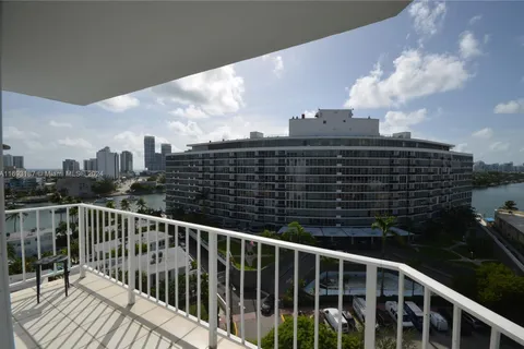 6900 Bay Dr # 9D, Miami Beach FL 33141