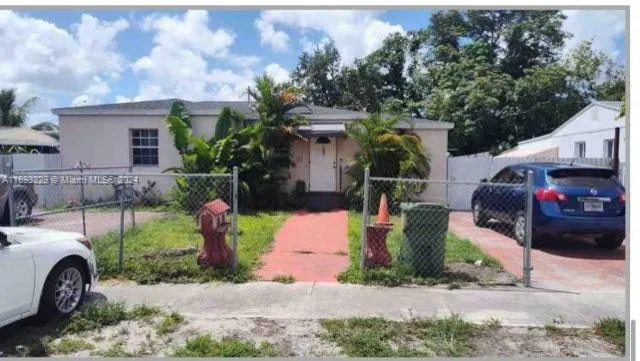 580 SE 2nd St, Hialeah FL 33010