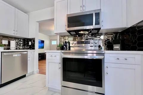 4117 SW 62nd Ave, South Miami FL 33155