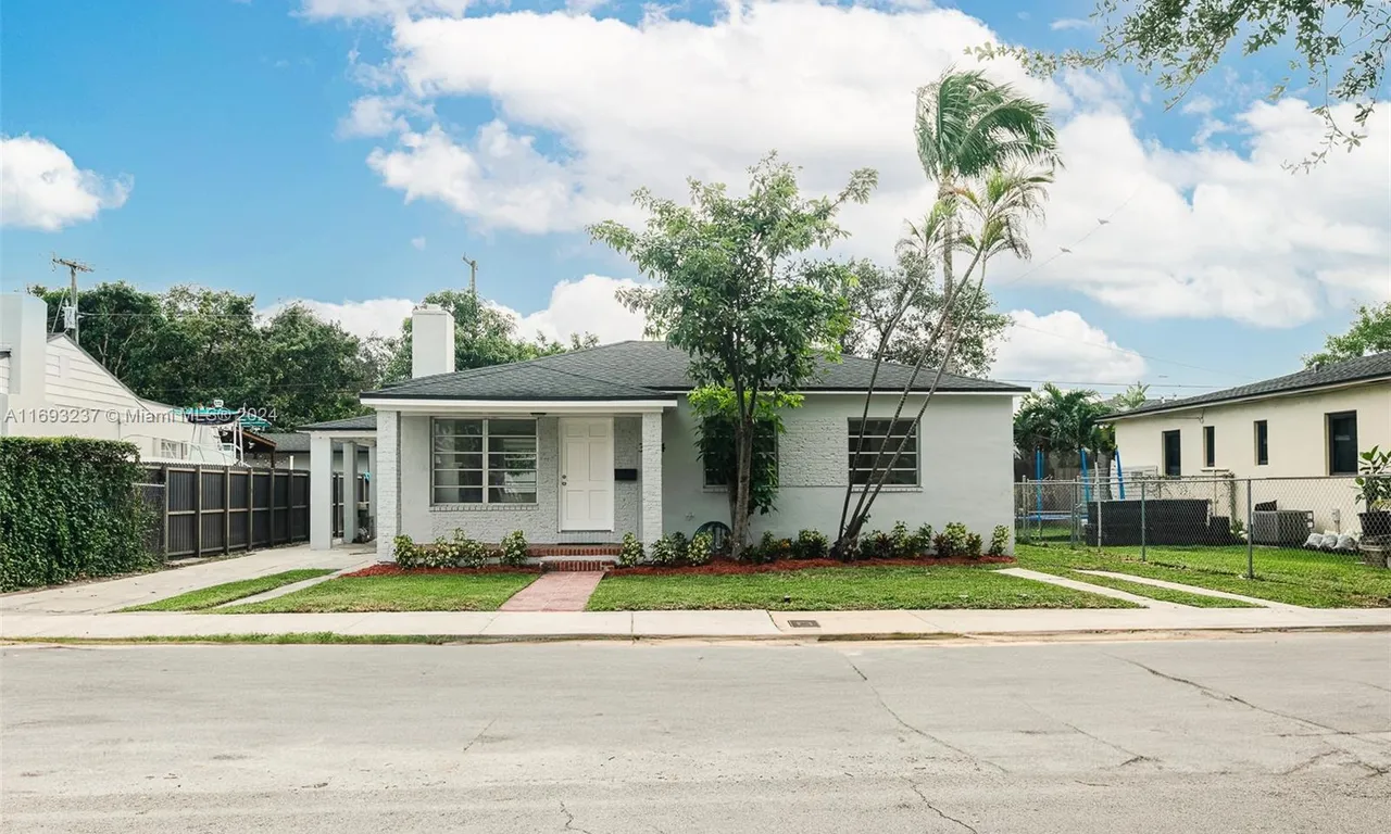 3434 SW 6th St, Miami FL 33135