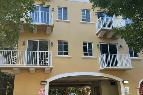 107 Mendoza Ave # 202, Coral Gables FL 33134