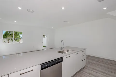 1323 NW 27th Ave # 1323, Pompano Beach FL 33069