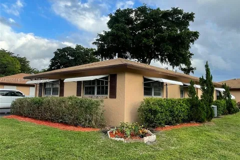 718 Whippoorwill Ln, Delray Beach FL 33445