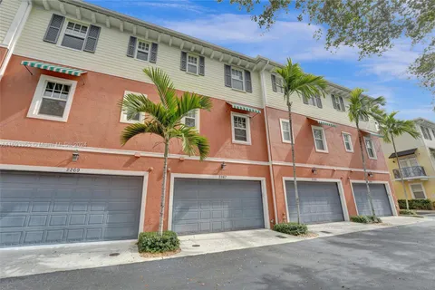 2267 NE 9th Ave, Wilton Manors FL 33305