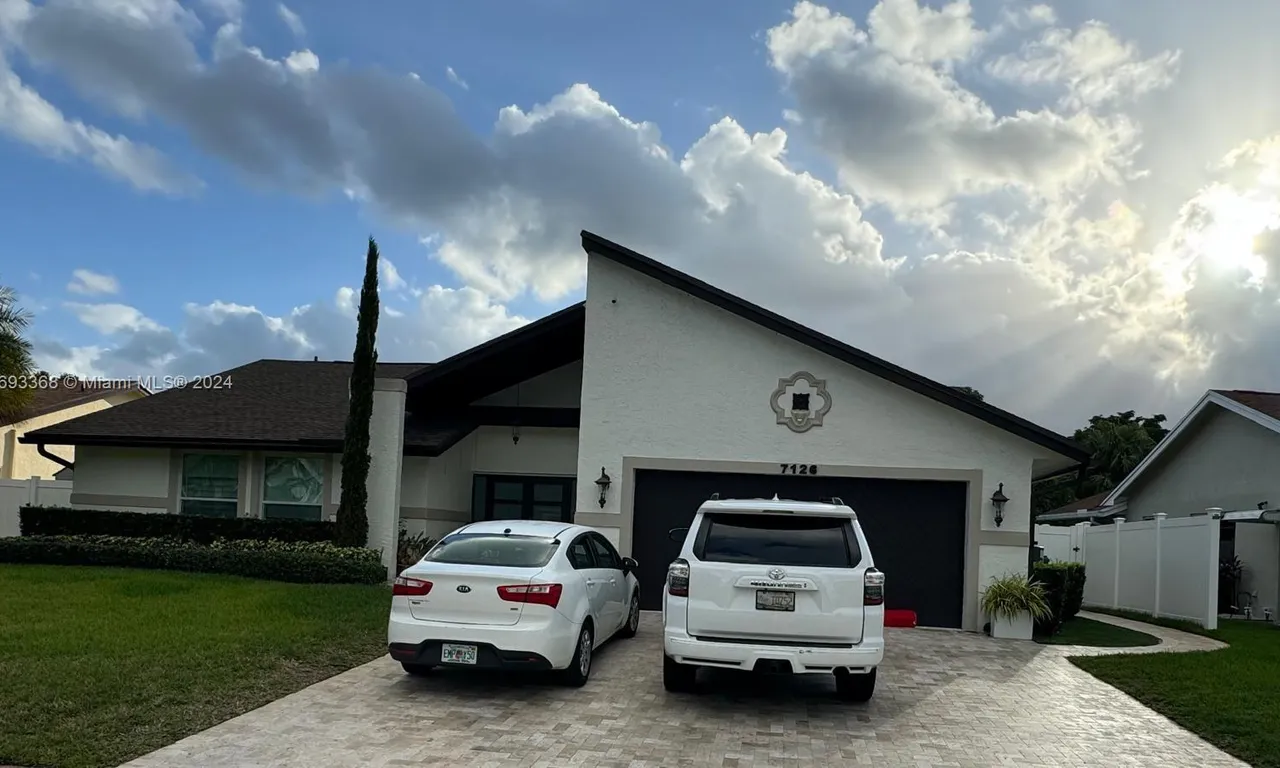 7126 NW 49th Ct, Lauderhill FL 33319