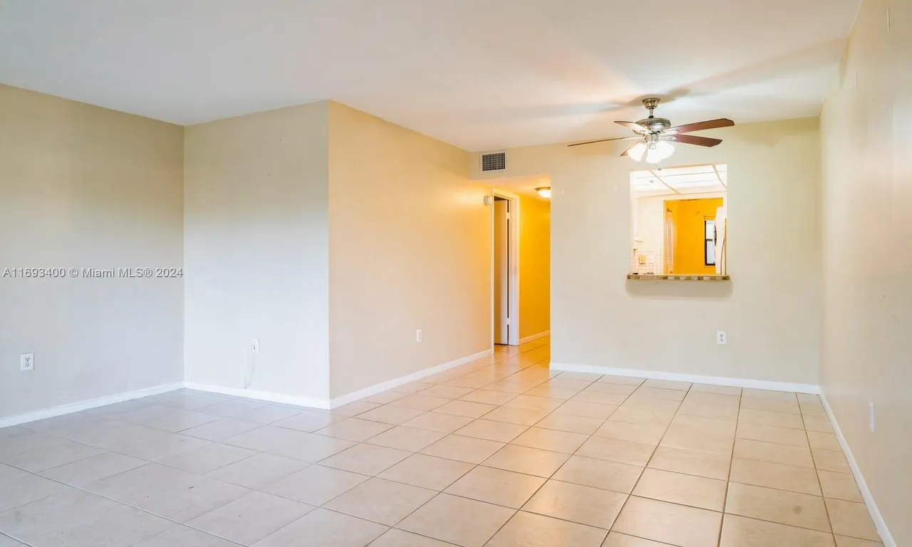 1021 Mockingbird Ln # 208, Plantation FL 33324