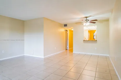 1021 Mockingbird Ln # 208, Plantation FL 33324