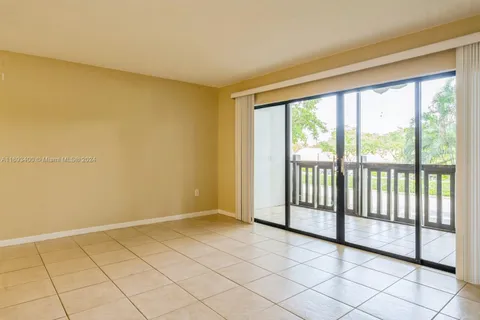 1021 Mockingbird Ln # 208, Plantation FL 33324