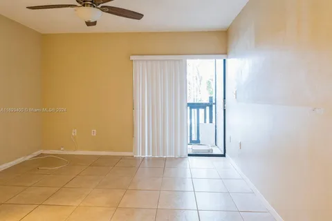 1021 Mockingbird Ln # 208, Plantation FL 33324