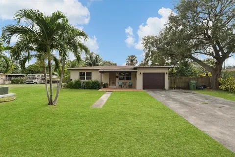 6616 SW 2nd Ct, Pembroke Pines FL 33023