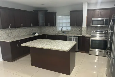 6330 NW 111th Ter, Hialeah FL 33012