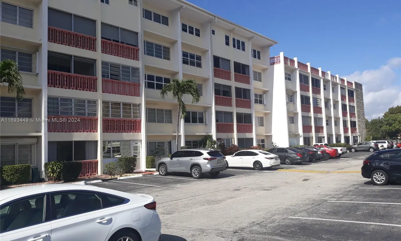 215 SE 3rd Ave # 407A, Hallandale Beach FL 33009