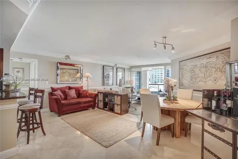 6767 Collins # 901, Miami Beach FL 33141