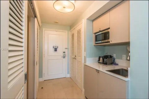 455 Grand Bay Dr # 820, Key Biscayne FL 33149