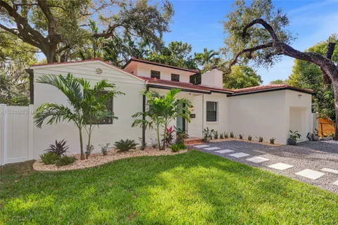 360 NE 86th St, El Portal FL 33138