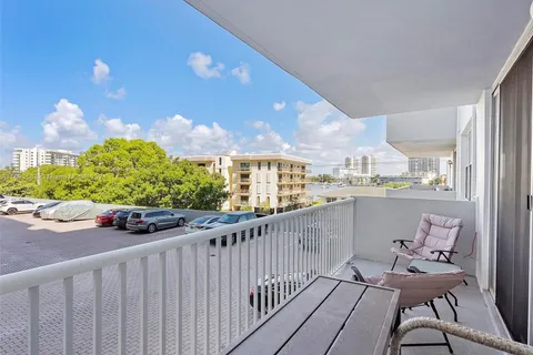 137 Golden Isles Dr # 312, Hallandale Beach FL 33009