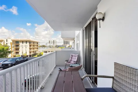 137 Golden Isles Dr # 312, Hallandale Beach FL 33009