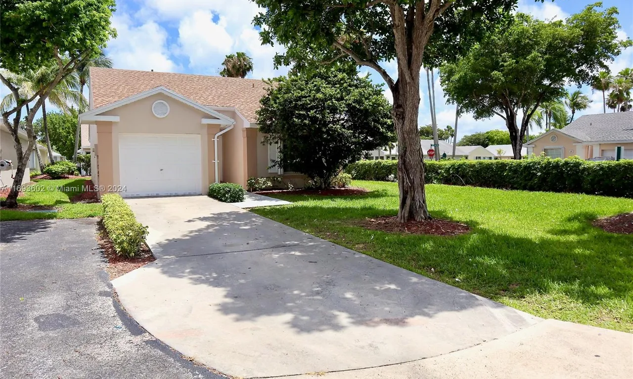 467 SE 22nd Dr, Homestead FL 33033