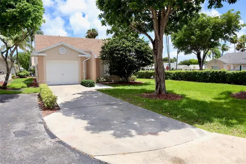 467 SE 22nd Dr, Homestead FL 33033