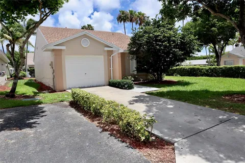 467 SE 22nd Dr, Homestead FL 33033