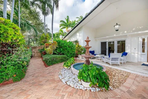 269 Cranwood Dr, Key Biscayne FL 33149