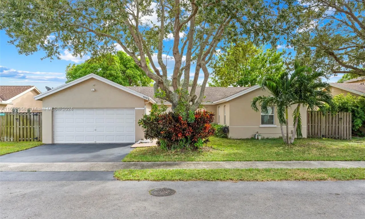 9548 NW 53rd St, Sunrise FL 33351