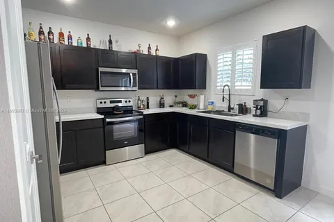 1737 SE 9th Ter, Homestead FL 33034