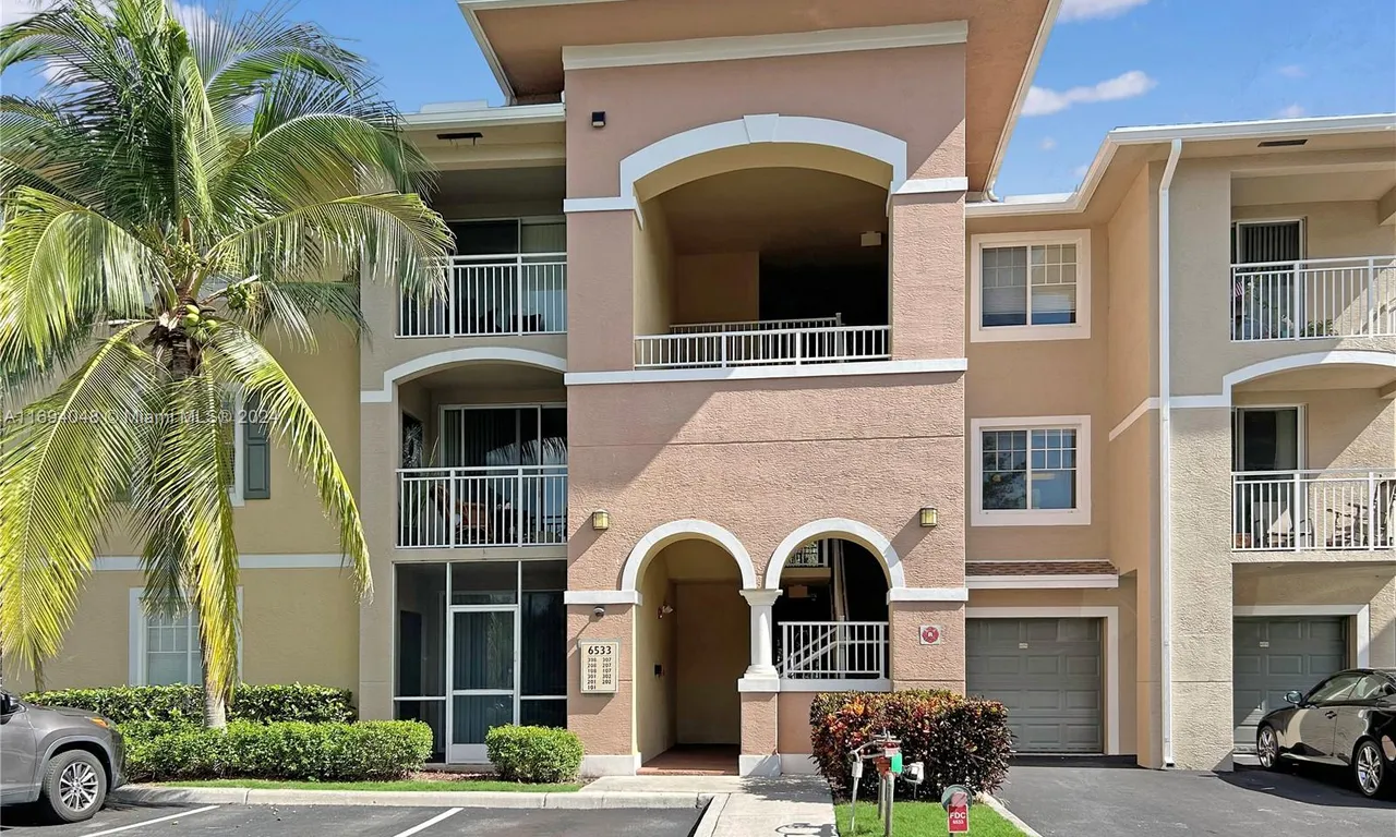 6533 Emerald Dunes Dr # 208, West Palm Beach FL 33411