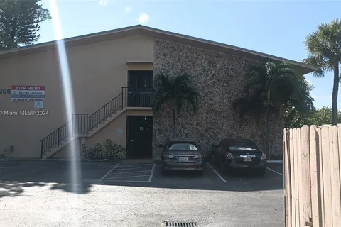 206 NE 3rd St # 7, Hallandale Beach FL 33009