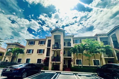 22561 SW 88 # 301, Cutler Bay FL 33190