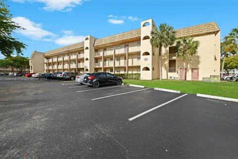 8285 Sunrise Lakes Blvd # 112, Sunrise FL 33322
