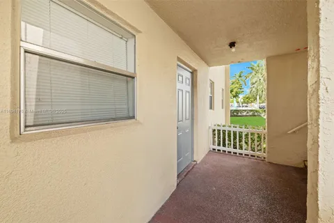 8285 Sunrise Lakes Blvd # 112, Sunrise FL 33322