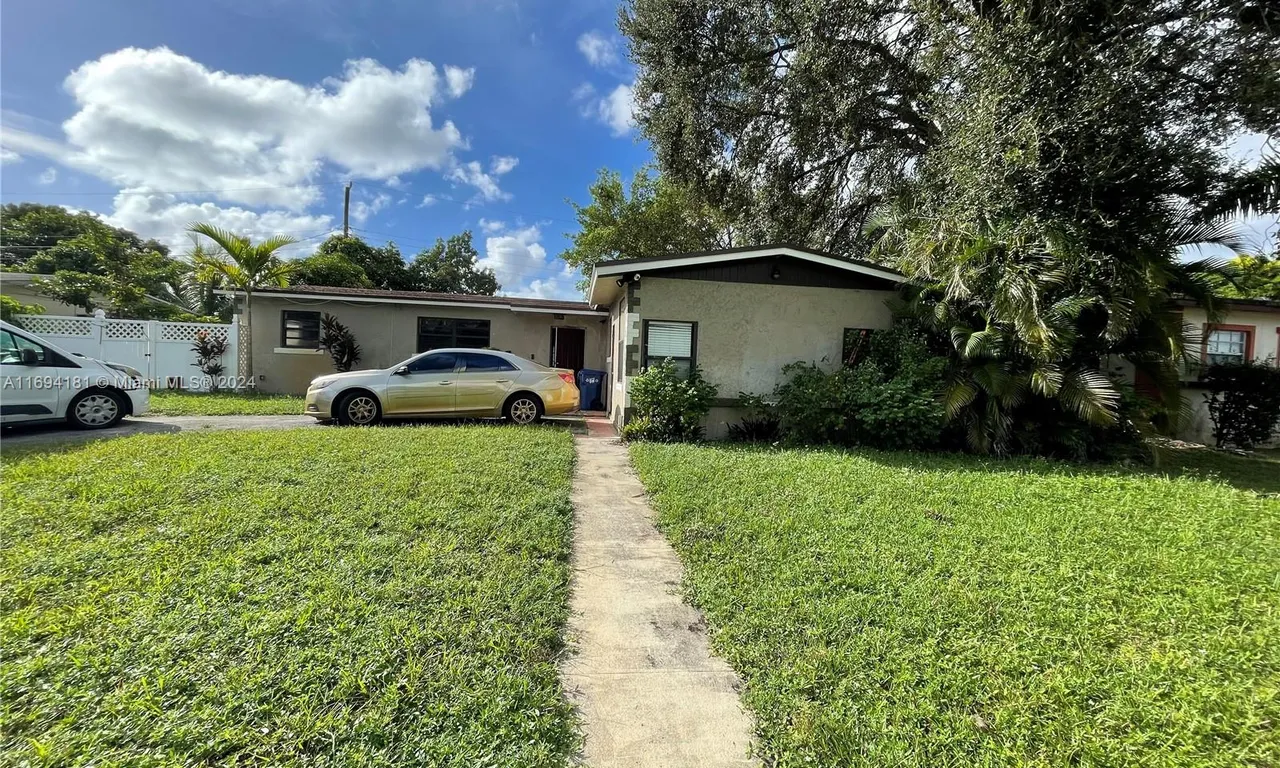 4810 NW 11th Ct, Lauderhill FL 33313