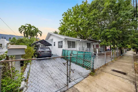 320 NW 11th Ave, Miami FL 33128