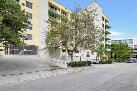 1350 NW 8th Ct # 4, Miami FL 33136