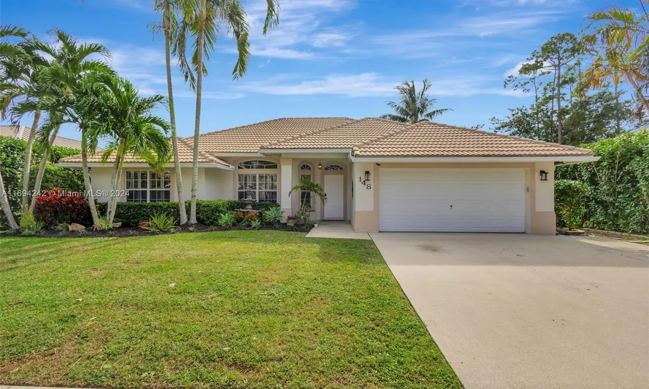 148 Fernwood Cres, Royal Palm Beach FL 33411