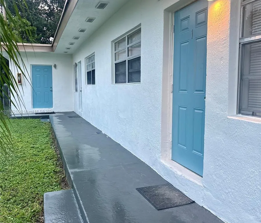 121 SW 5th Ct # 2, Dania Beach FL 33004