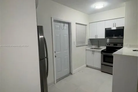 121 SW 5th Ct # 2, Dania Beach FL 33004