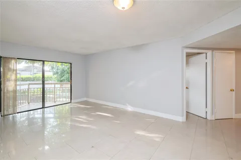 8290 Lake Dr # 247, Doral FL 33166