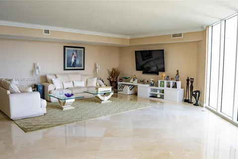 21200 NE Point Pl # 1203, Aventura FL 33180