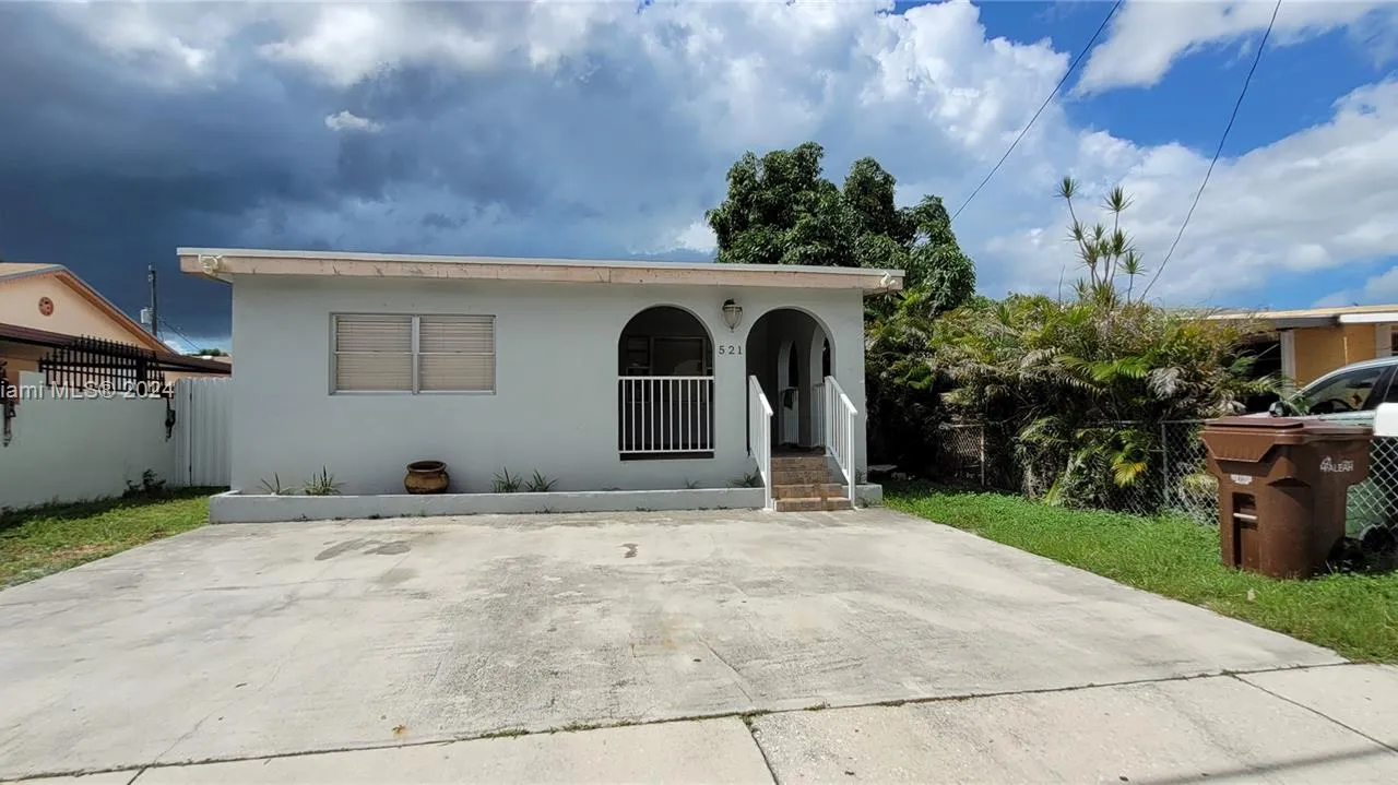 521 E 41st St, Hialeah FL 33013