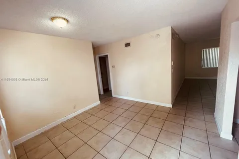 4865 NW 9th Dr # 4865, Plantation FL 33317