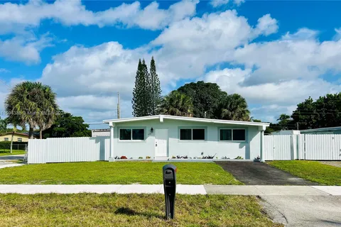 390 NW 29th Ter, Fort Lauderdale FL 33311