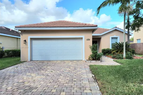 3079 SE 6th St, Homestead FL 33033