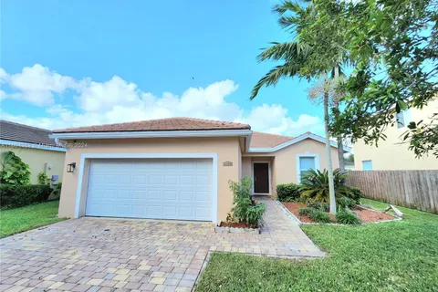 3079 SE 6th St, Homestead FL 33033