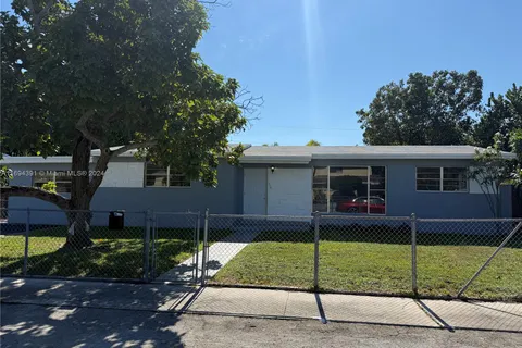 954 W 72nd Pl, Hialeah FL 33014